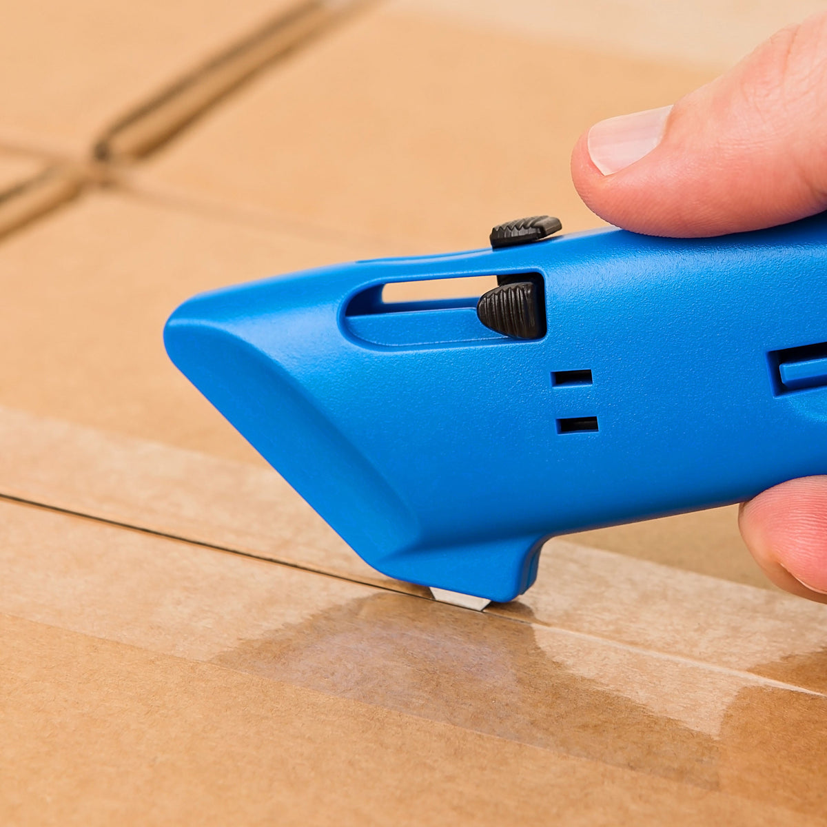 Ezar Auto-Retracting Lightweight Safety Cutter